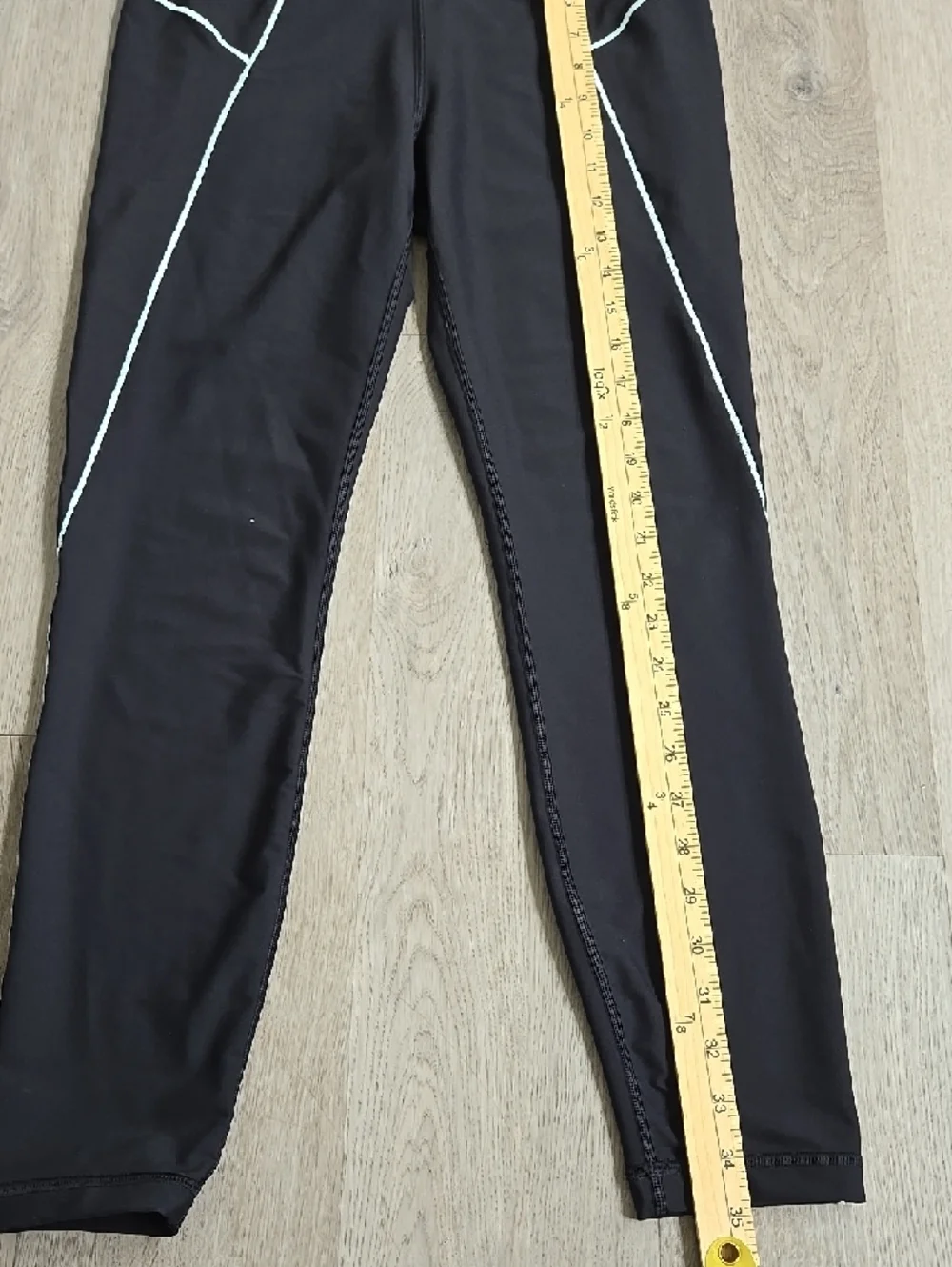 Running Hot  High-Waist Back Pocket Legging Size M (8/10) US